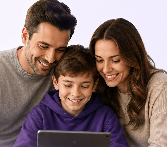 Familie care urmărește împreună lecțiile pe tabletă